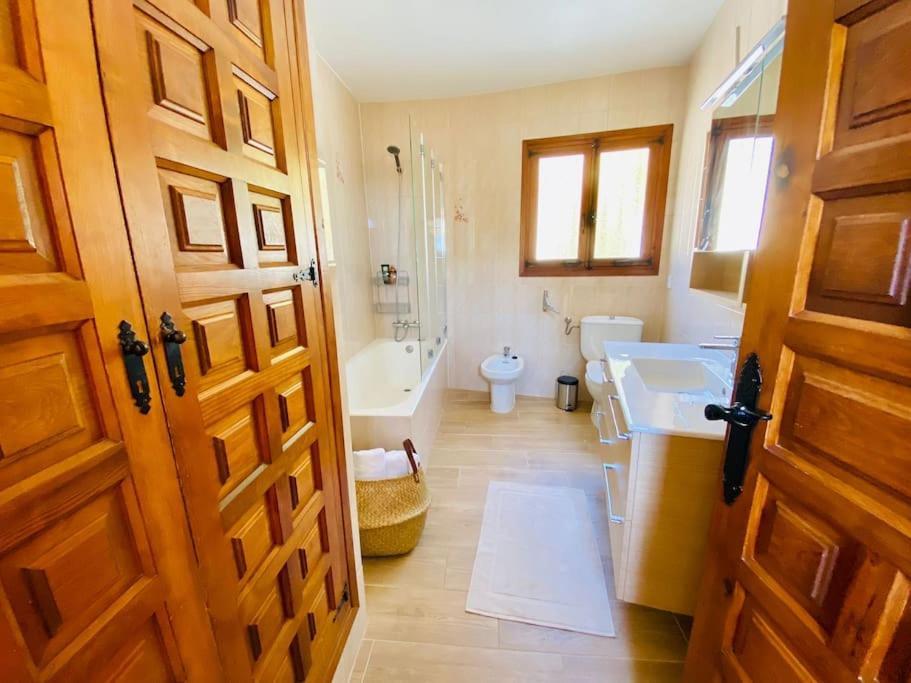 Villa With Private Pool And Close To The Beach Κάλπε Εξωτερικό φωτογραφία